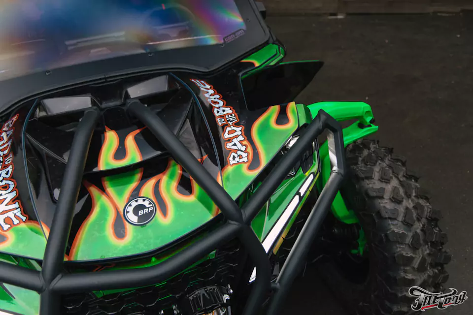 Оклеили багги BRP CAN-AM Maverick R X RS в яркую винилографию!